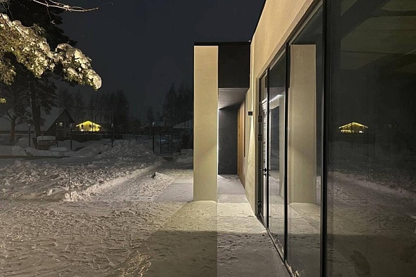 Современное алюминиевое светопрозрачное остекление загородного дома в Смоленске