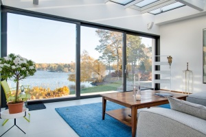 Панорамные окна в частном доме и их особенности
