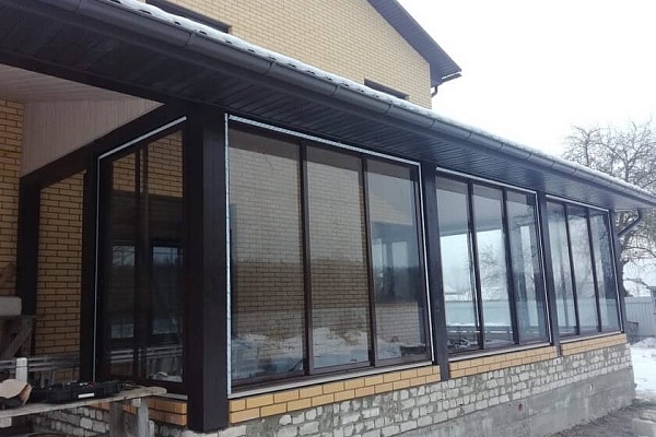 Что такое панорамное остекление, какие есть виды?